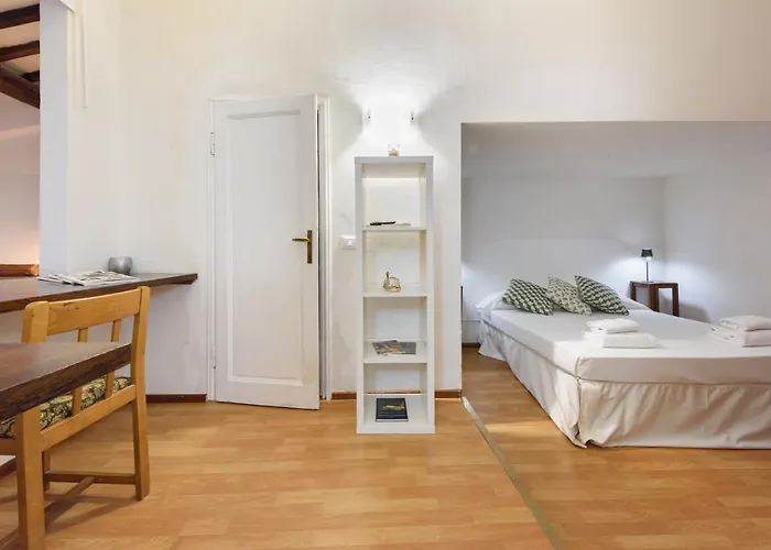 Lovely Campuccio By Mmega Appartement